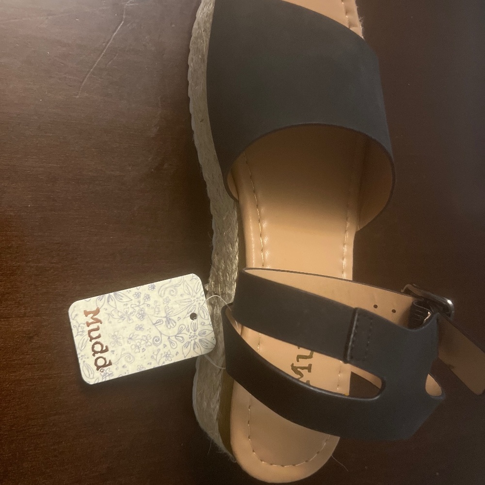 NWT Mudd sandal